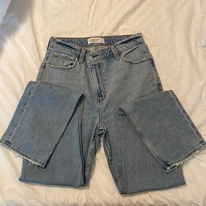 Abercrombie & Fitch The 90’s Slim Straight Ultra High Rise 27/4-R